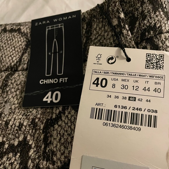 Women’s chino snakeskin print pants - Picture 2 of 2